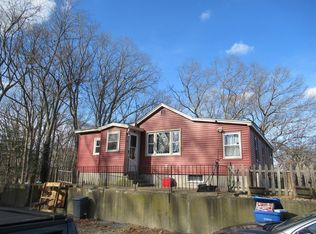 76 Walnut Rd, Wrentham, MA 02093