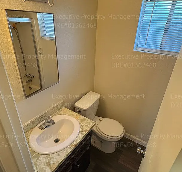 804 Niles St — Photo 16