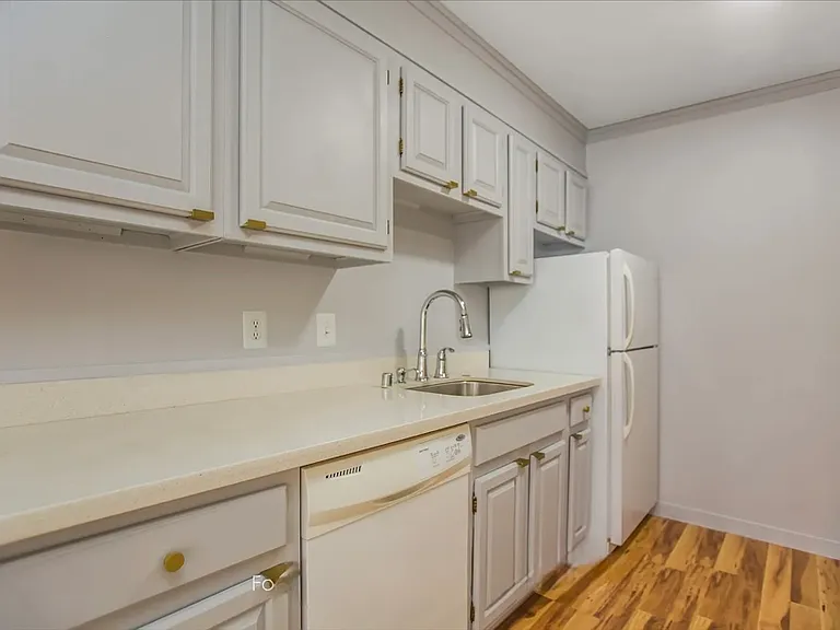 120 Joice St — Photo 5