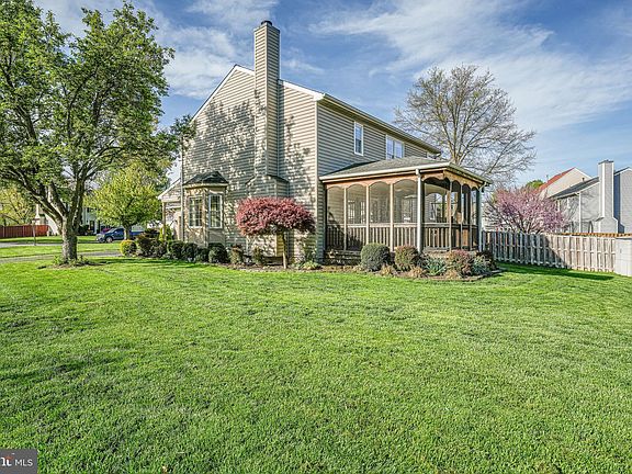 2nd image of 703 Southview Pl NE