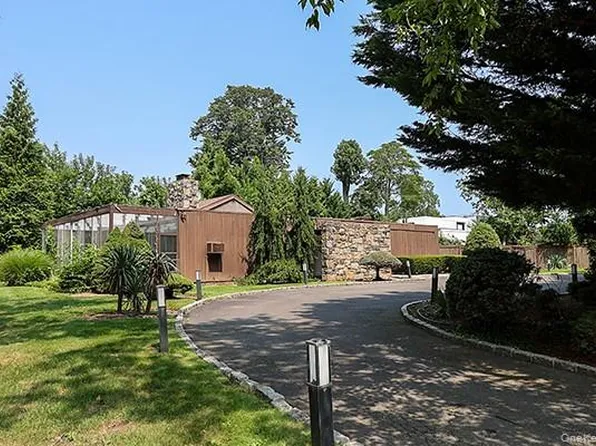 145 Arrandale Avenue, Great Neck, NY 11024