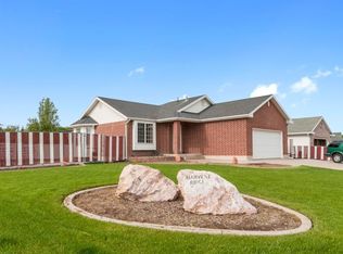 1021 W 1875 N, Clinton, UT 84015