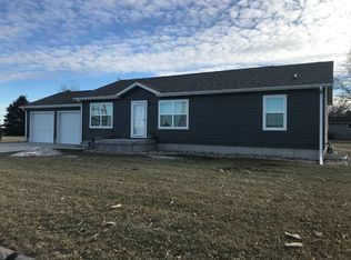 105 White Blossom Ct, Hampton, NE 68843