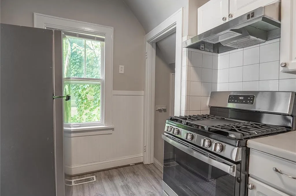 5 bed, 1322 sqft, $2,400 — Photo 4