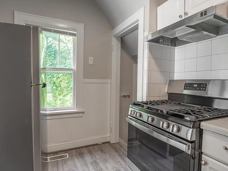 4020 Emerson Ave N — Photo 4