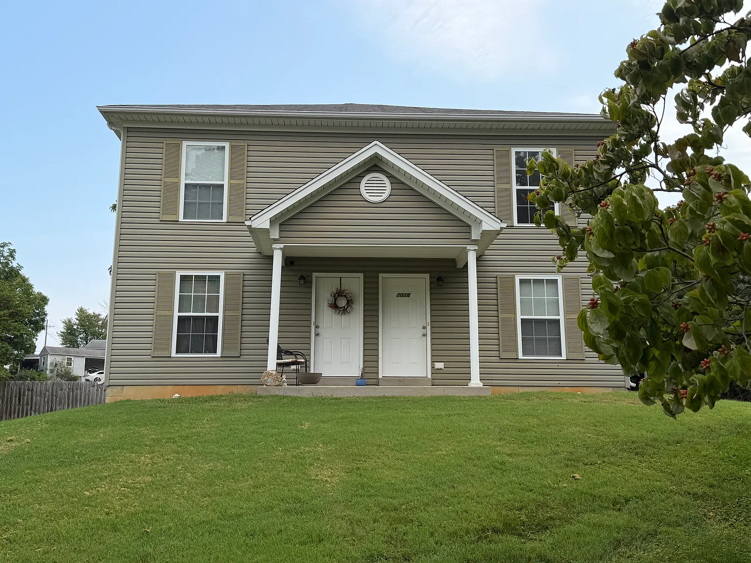 2 bed, 1.5 bath, 1000 sqft, $1,250 — Photo 1