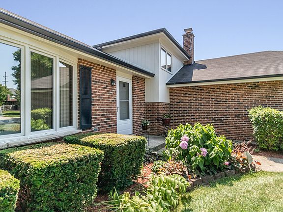 2nd image of 2101 Dartmouth Ln