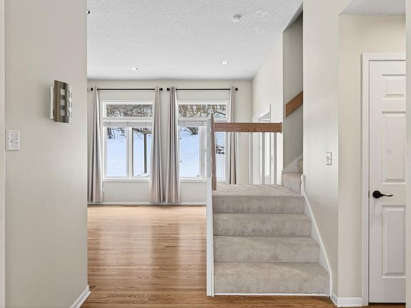 4th image of 1972 Fox Valley Dr SW