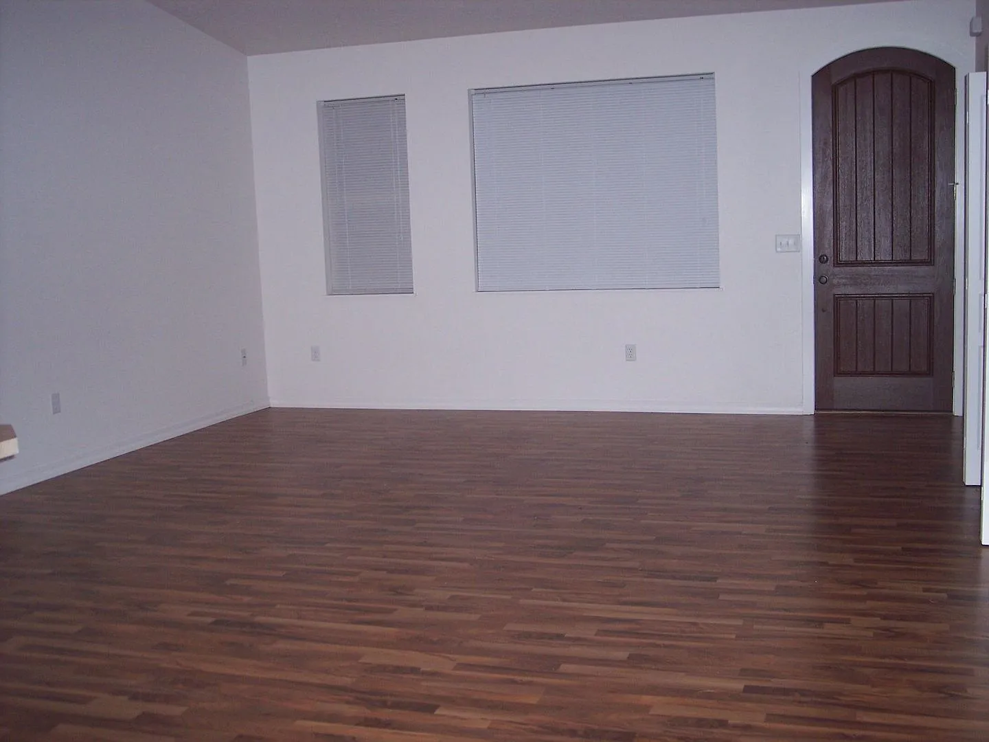 Spacious 2-Bedroom, 1.5-Bath Home in Hamilton — Photo 4