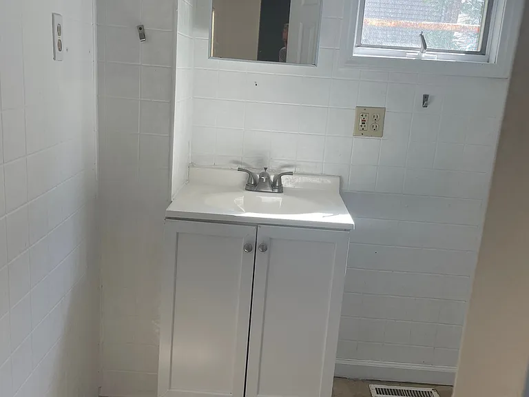 4520 Liberty Ave — Photo 10
