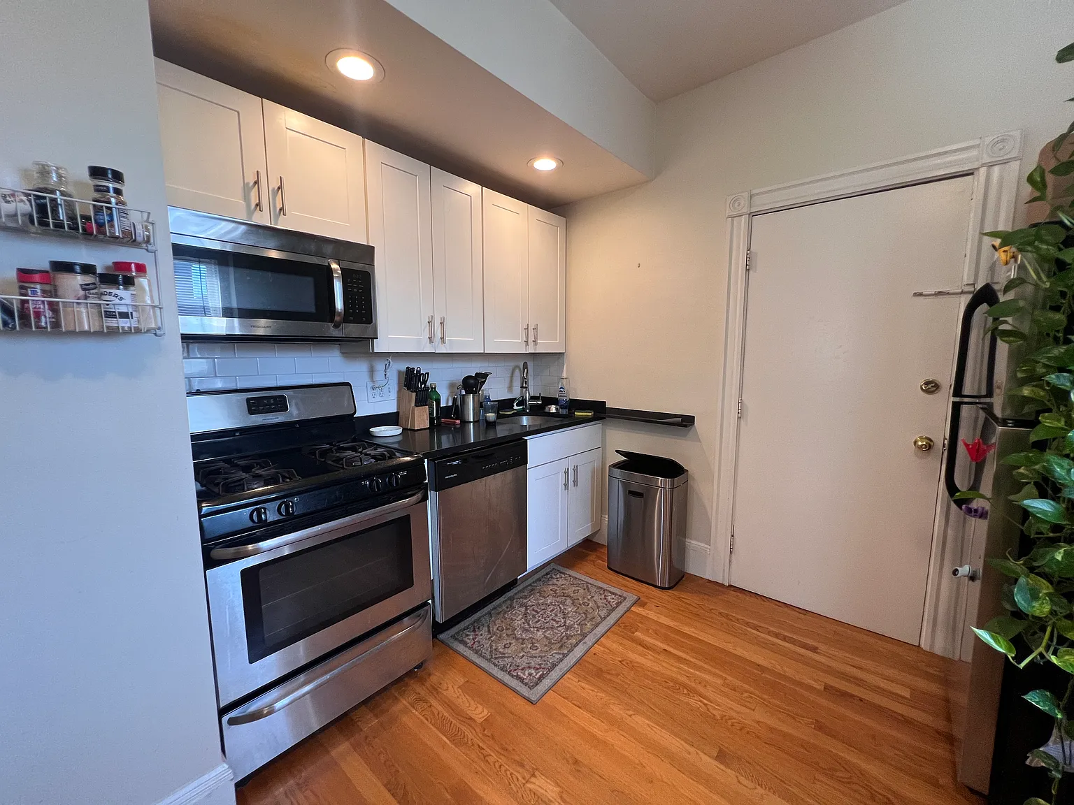 1 bed, 700 sqft, $2,500 — Photo 2