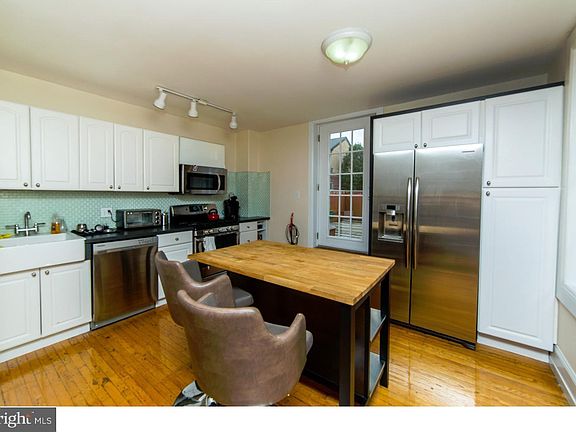 2nd image of 1534 Pine St #3RR