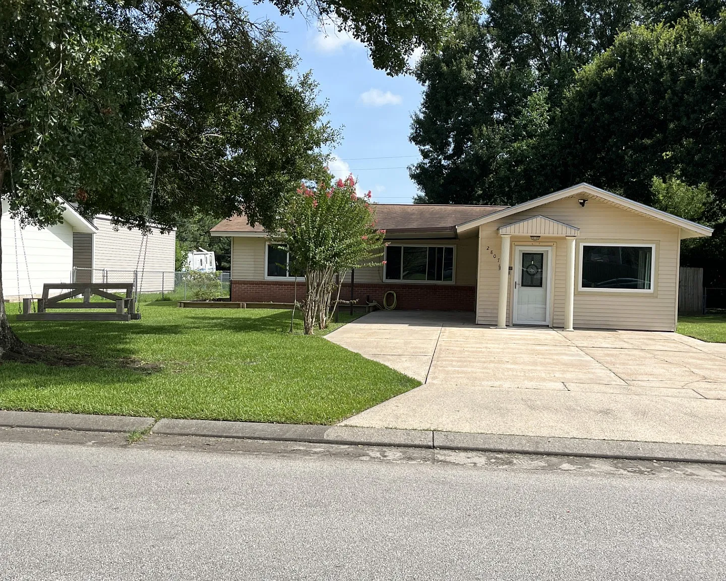 3 bed, 1858 sqft, $2,100 — Photo 1