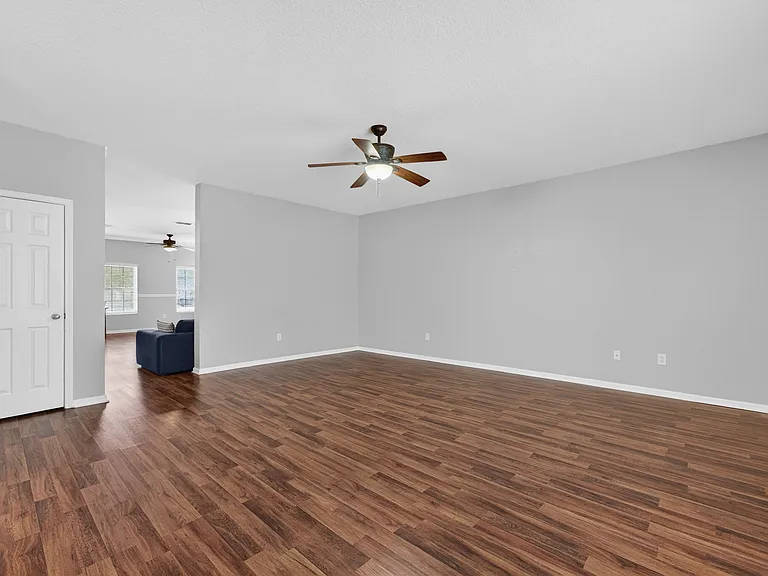112 Kildrummy Ct — Photo 13