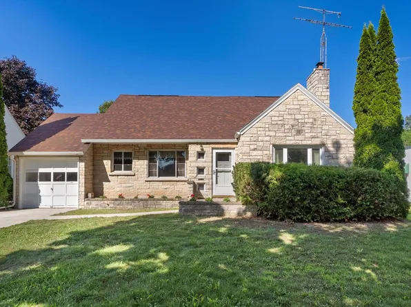 528 West Lawn BOULEVARD, Manitowoc, WI 54220