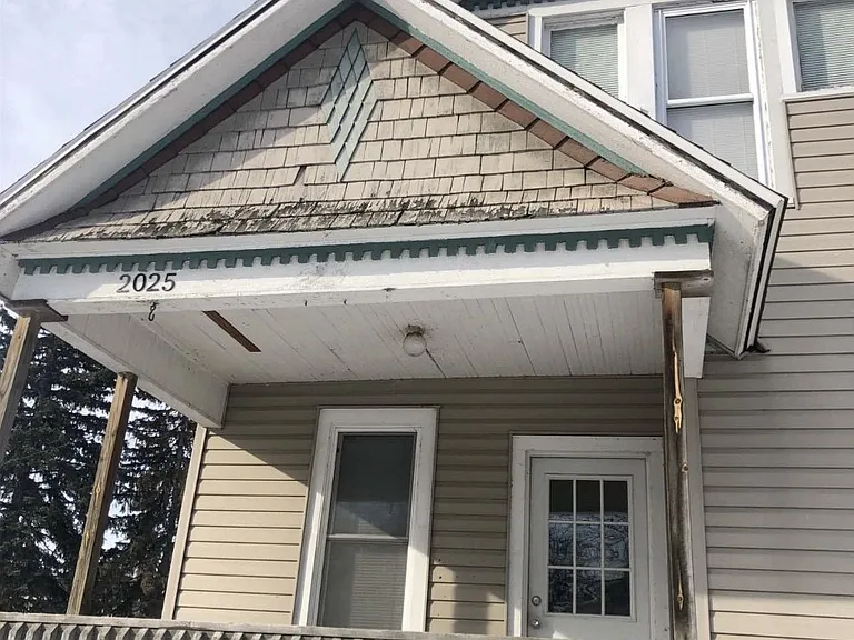 2025 Poplar St — Photo 10