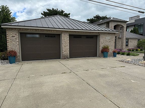 attached 2.5 heated garage