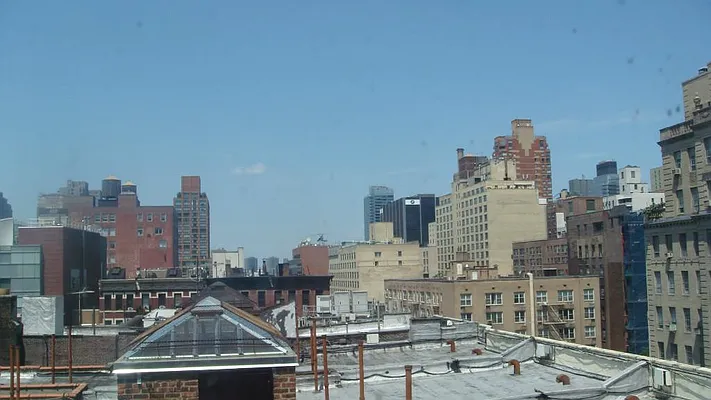 Rented by La Seven Inc. | media 21