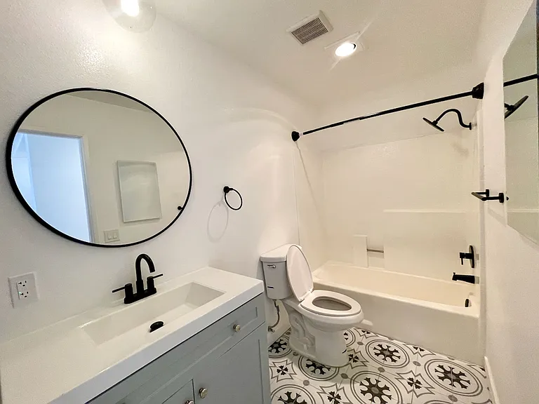 13925 Sherman Way — Photo 8