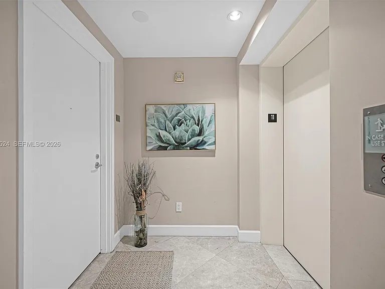 3801 Collins Ave #1102 — Photo 8