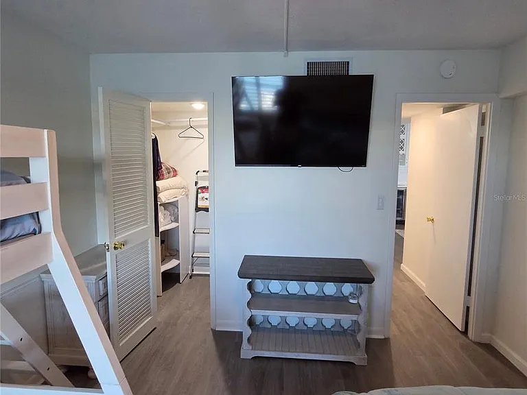 400 64th Ave #405 — Photo 30