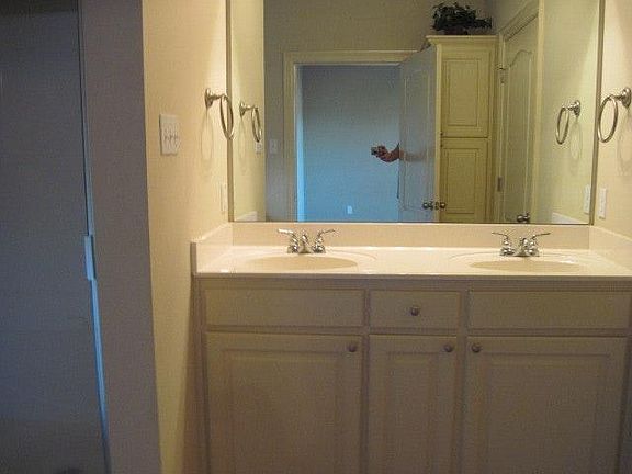 2 sink master and shower