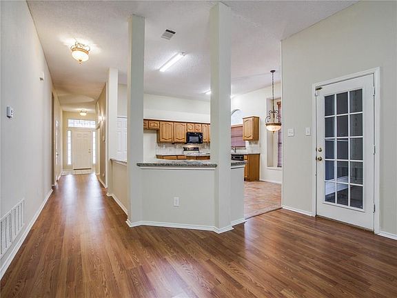 5th image of 2825 Kingswood Dr