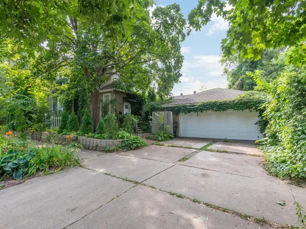 936 4th St E, Saint Paul, MN 55106