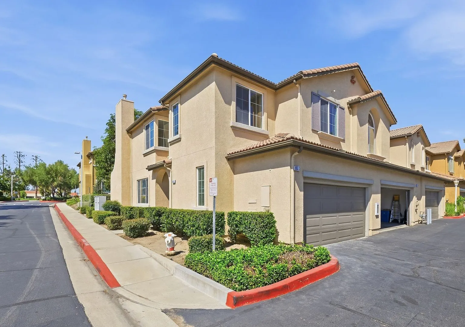 Coming Soon Beautiful 4-Bedroom Condo In Ontario, Ca — Photo 2