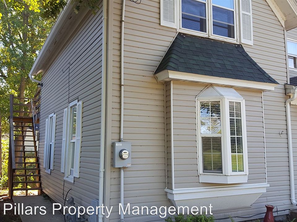 400 1/2 6th St NE Austin MN Zillow