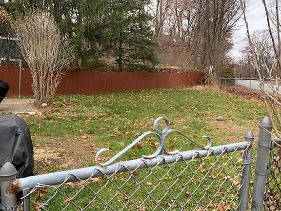 5th image of 83 Birch Dr #2