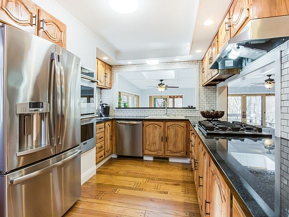 4th image of 74 River Valley Dr
