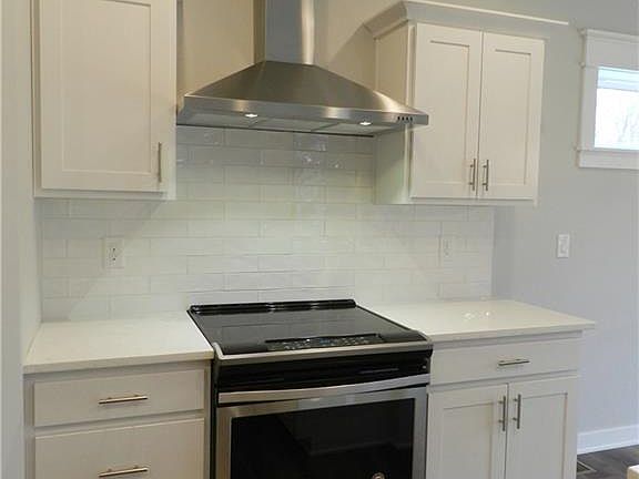 5th image of 1040 Cardinal Dr