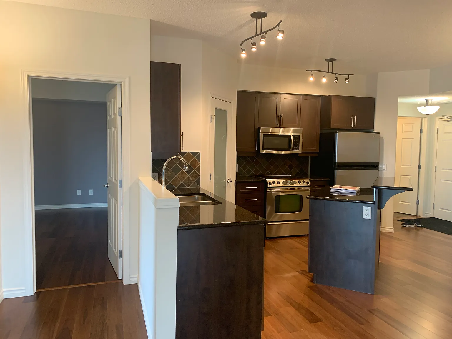 811 10303 111 Street — Photo 3