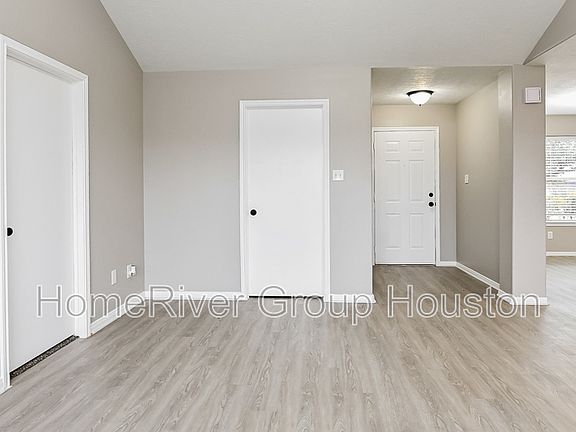 3rd image of 2415 Marlin Dr