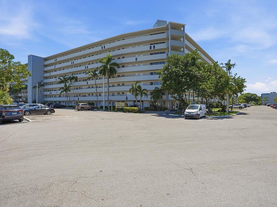 1st image of 1750 NE 191st Street #811