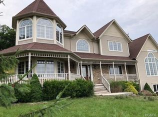 4 Carbery Ct, Pomona, NY 10970