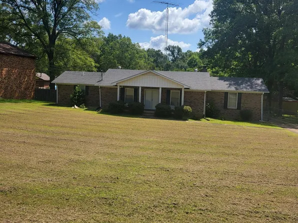 520 Chester Levee Rd, Jackson, TN 38301