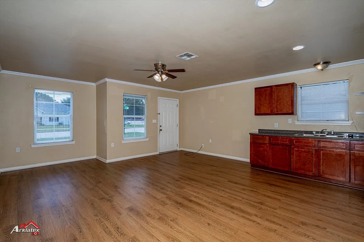 1231 Crofton Street, Unit A - 1 — Photo 3