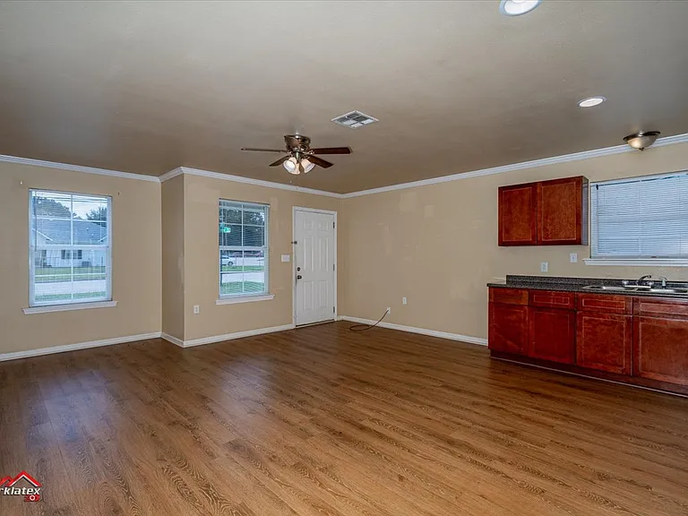 1225 Pecan St #B-2 — Photo 3