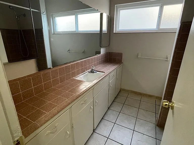 1570 Valley View Rd #5 — Photo 6