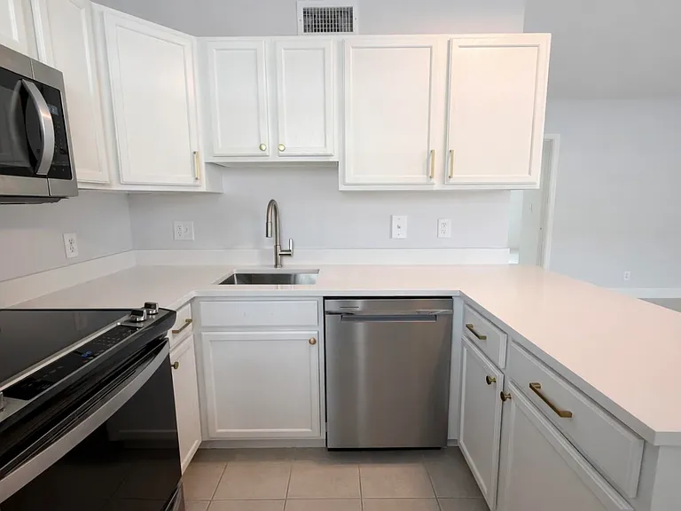 2660 NE 8th Ave #216 — Photo 5