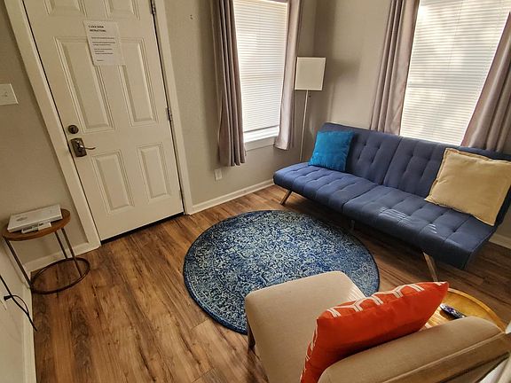 2nd image of 1027 W Woodlawn Ave #2