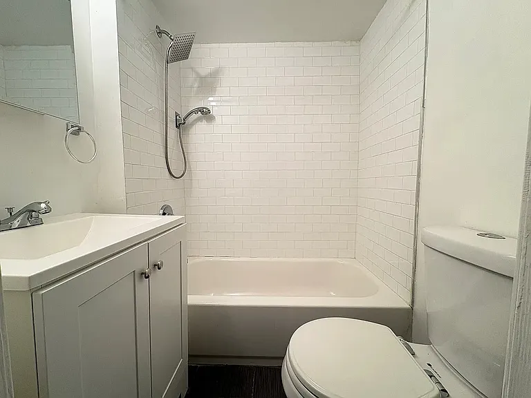 346 Armstrong Ave #B — Photo 6