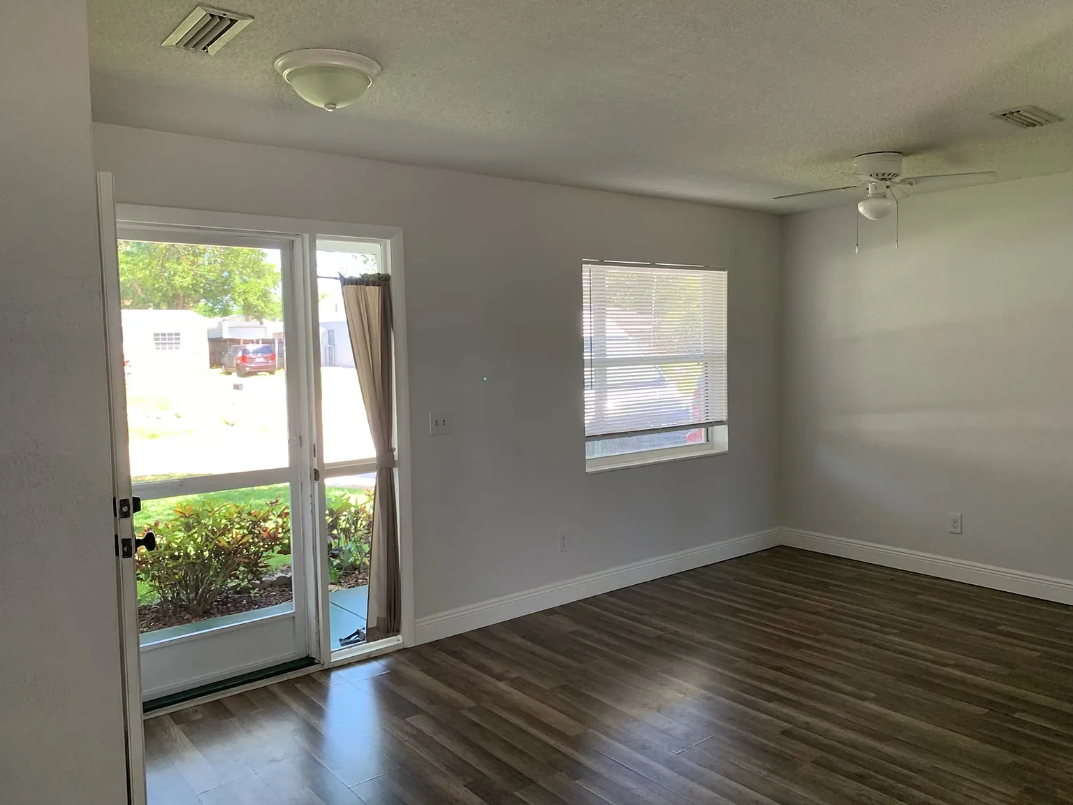3 bed, 996 sqft, $1,700 — Photo 3