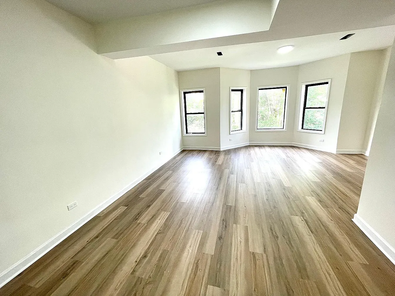 3 bed, 1400 sqft, $2,000 — Photo 3