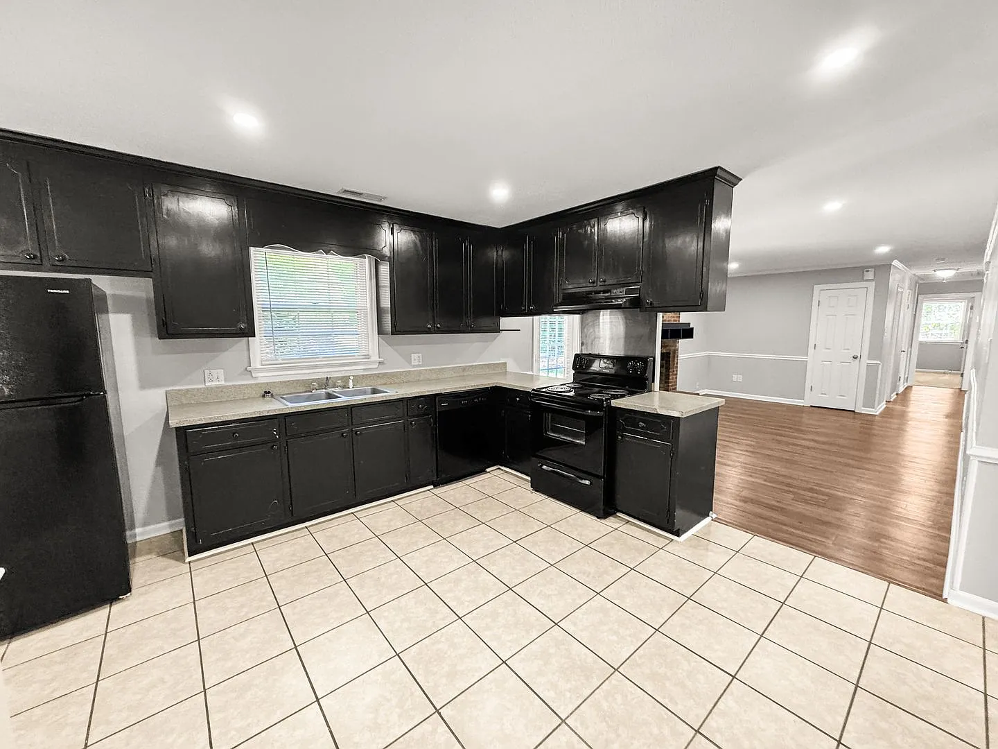 Nice 3 Bedroom Ranch — Photo 4