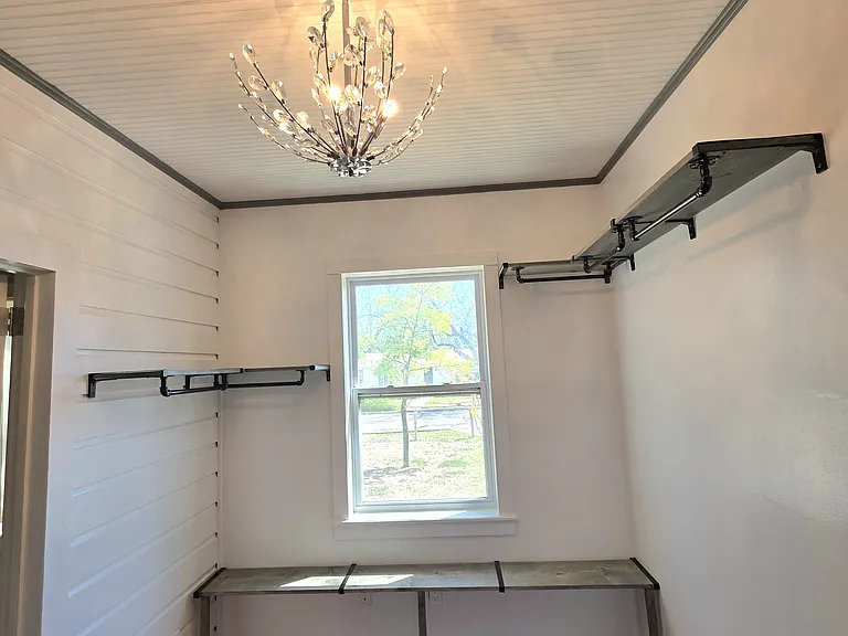 107 E Duke St — Photo 7