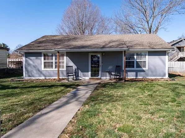 306 S Osage St, Buckner, MO 64016