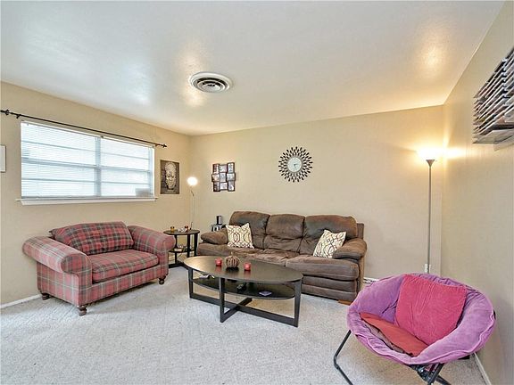 5th image of 610 Amesbury Ln